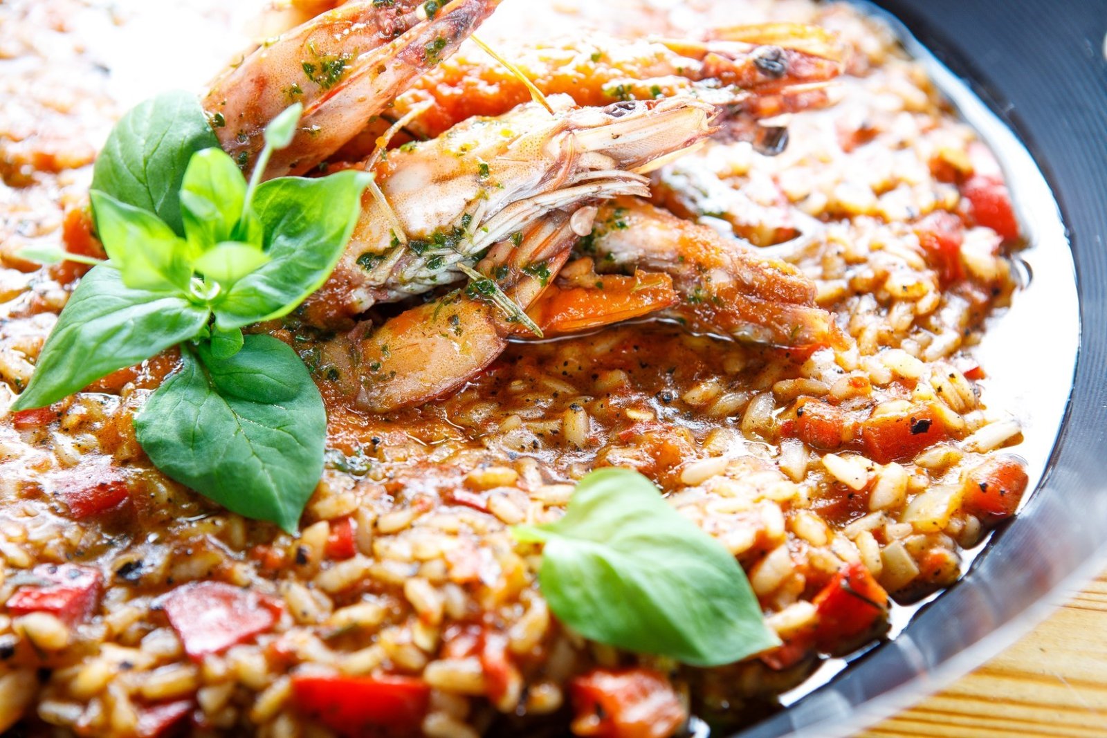 European Rice Recipes Shrimp rice pilaf with creamy roasted pepper sauce – European Rice